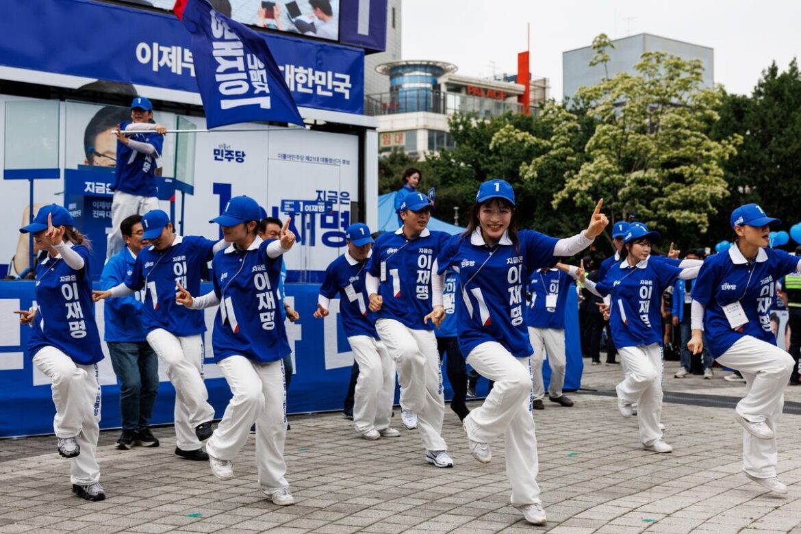 K-POPの楽曲とダンス、韓国大統領選を盛り上げる－各陣営が積極活用 - Bloomberg