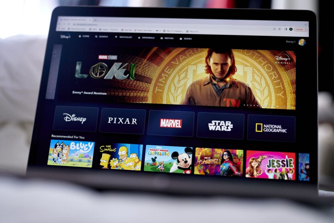 ディズニー、映画・テレビで数百人規模を削減－ハリウッドの苦境続く - Bloomberg