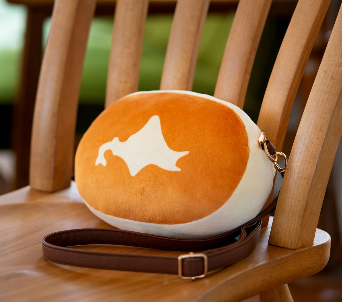 「北海道チーズ蒸しケーキ ほんものみたいなふわふわポーチBOOK」が本日発売！ - GAME Watch