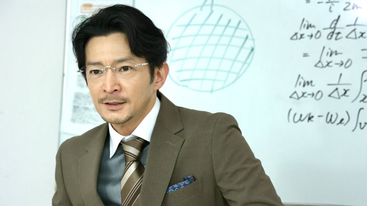 津田健次郎、54歳。知性と静かな色気が交差する謎多き数学者／映画『キャンドルスティック』本編映像