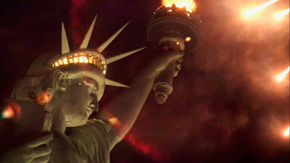 アメリカに旧ソ連の人工衛星が落下する衝撃映像／映画『メガロポリス』本編映像
