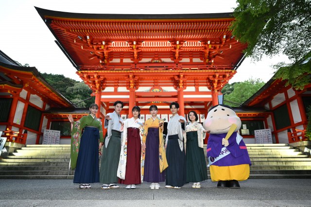 ドラマ『ちはやふる』“かるたの聖地”でヒット祈願 主演・當真あみ&上白石萌音ら参拝「忘れられない1日になりました」 | ORICON NEWS | 国内海外のニュース ドラマ『ちはやふる』“かるたの聖地”でヒット祈願 主演・當真あみ&上白石萌音ら参拝「忘れられない1日になりました」 | ORICON NEWS | 国内海外のニュース