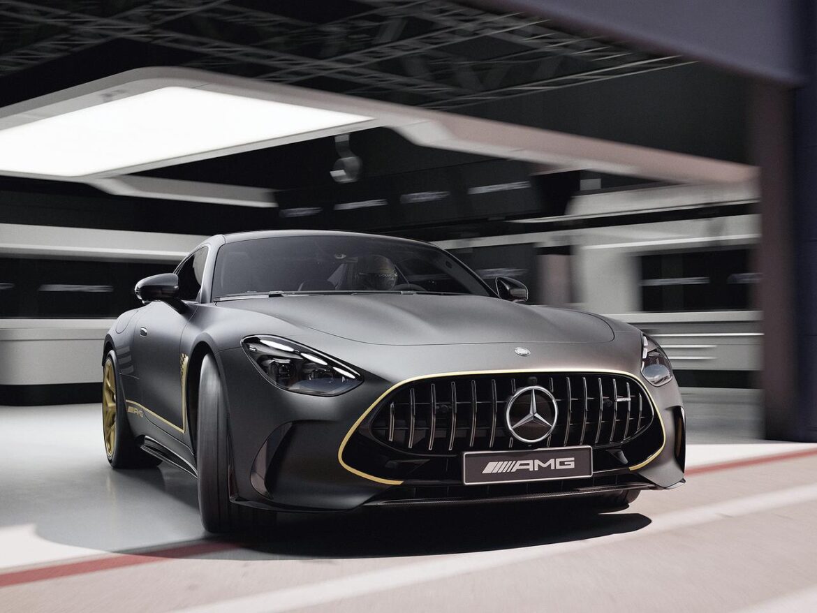 映画『F1®️／エフワン』公開を記念した限定車、メルセデスAMG GT63 4マティック＋「APX GPエディション」を発表（Webモーターマガジン） | 自動車情報・ニュース