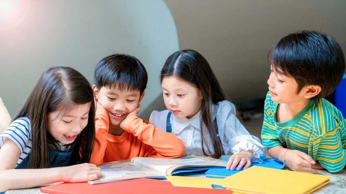 本を読まない子の｢読解力｣はコレで上げる…朝の支度中に"ながら"で学力アップする｢サブスク｣の名前 読解に必要な"読む以外"の力とは | PRESIDENT Online（プレジデントオンライン）