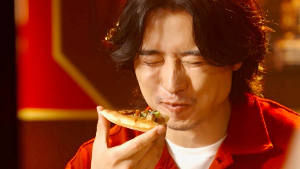 山崎賢人、全身で新商品ピザの魅力に浸り満足げ！ピザハット CM＋インタビュー＋メイキング
