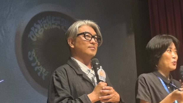 第29回プチョン国際ファンタスティック映画祭で舞台あいさつに登壇した映画『#真相をお話しします』豊島圭介監督