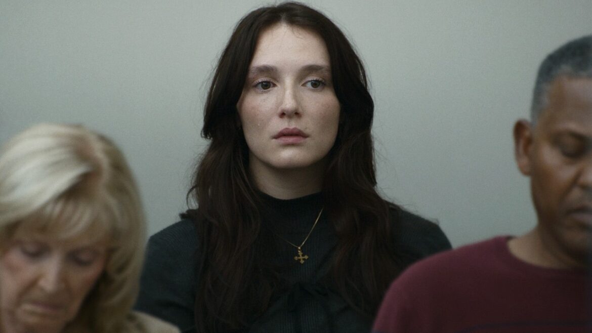 彼女はなぜ、連続殺人犯に魅了されたのか？／映画『RED ROOMS レッドルームズ』特報