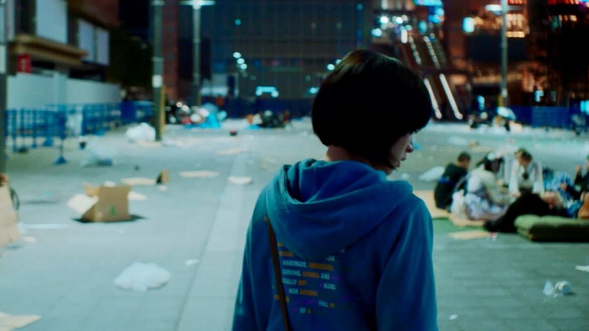 森七菜が新宿・トー横で…おぼつかない足取りが心配／映画『炎上』特報
