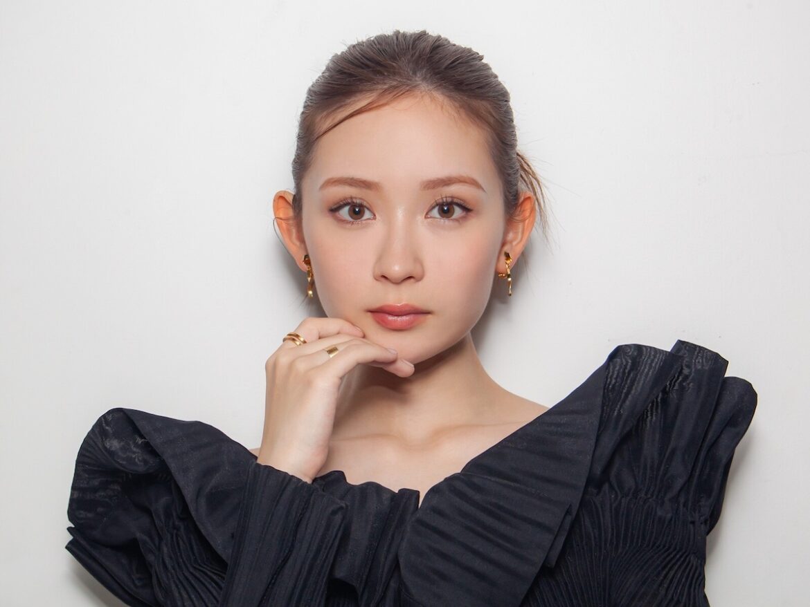 「渡辺翔太さんは大人と少年が共存している方」映画『事故物件ゾク 恐い間取り』畑芽育インタビュー！ [映画] All About
