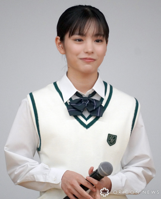 ドラマ『ちはやふる』キャスト、高校にサプライズ登場 當真あみ&上白石萌音らに大歓声 | ORICON NEWS | 国内海外のニュース ドラマ『ちはやふる』キャスト、高校にサプライズ登場 當真あみ&上白石萌音らに大歓声 | ORICON NEWS | 国内海外のニュース