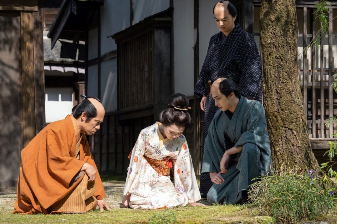 『今夜のべらぼう』意知の葬列を蔦重たちが見守る中… - ORICON