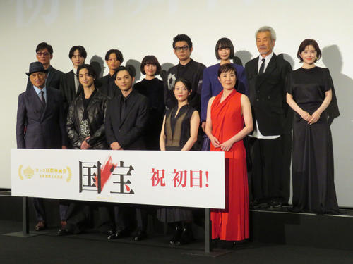 大ヒット中の映画「国宝」の出演者たち（2025年撮影）
