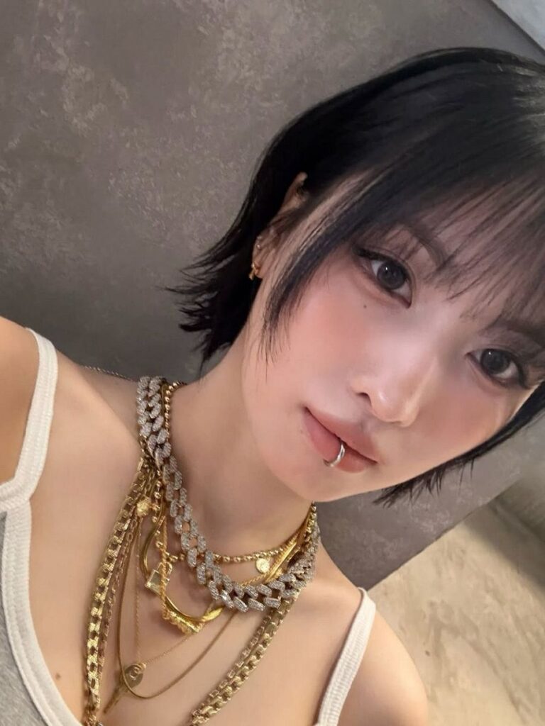 「やりたい放題なのかわいすぎ笑」TWICEモモ、ライブ裏の〝おてんば行動〟にファン「何してても可愛いのよ」「脚長すぎて漕ぎづらそう」 - 西スポWEB OTTO!