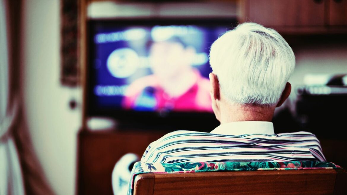 そりゃ｢テレビ離れ｣が止まらないわけだ…20代の4人に1人は｢テレビ局のコンテンツを一切見ない｣衝撃的データ やっぱりテレビ番組は高齢者しか見ていなかった | PRESIDENT Online（プレジデントオンライン）