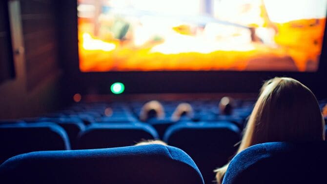 映画の上映中の映画館