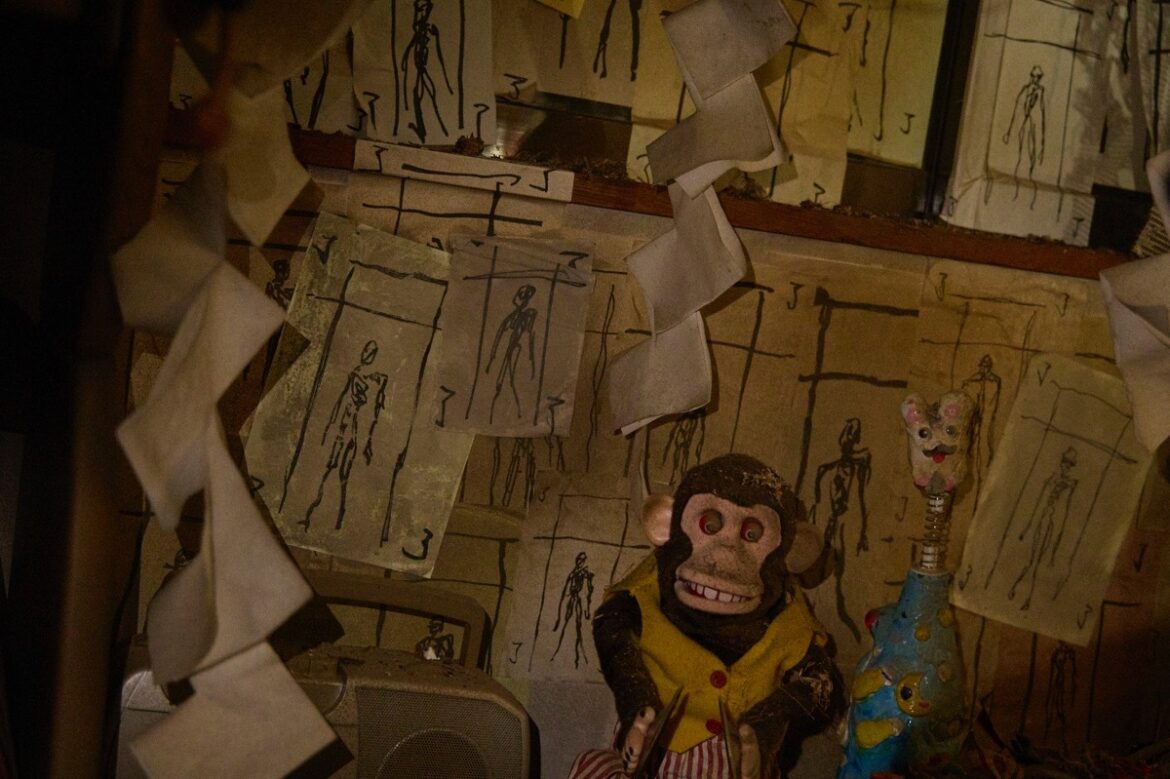 ホラー映画『近畿地方のある場所について』首吊り屋敷や呪いのメールが怖すぎる - KAI-YOU