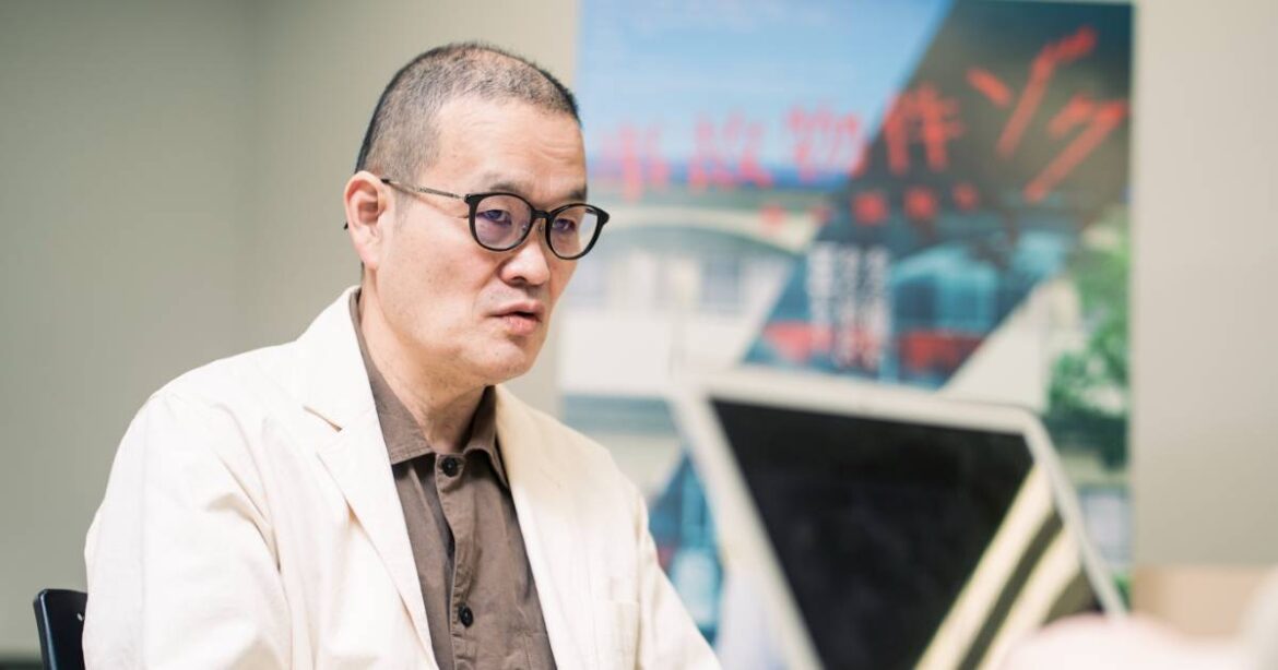 「Snow Man・渡辺翔太はホラー向きの顔」…中田秀夫監督が語る『事故物件ゾク 怖い間取り』の舞台裏（むくろ 幽介） | 現代ビジネス