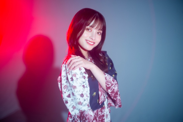 【写真を見る】橋本環奈の弾ける笑顔！あらゆる魅力をとらえた撮り下ろし写真