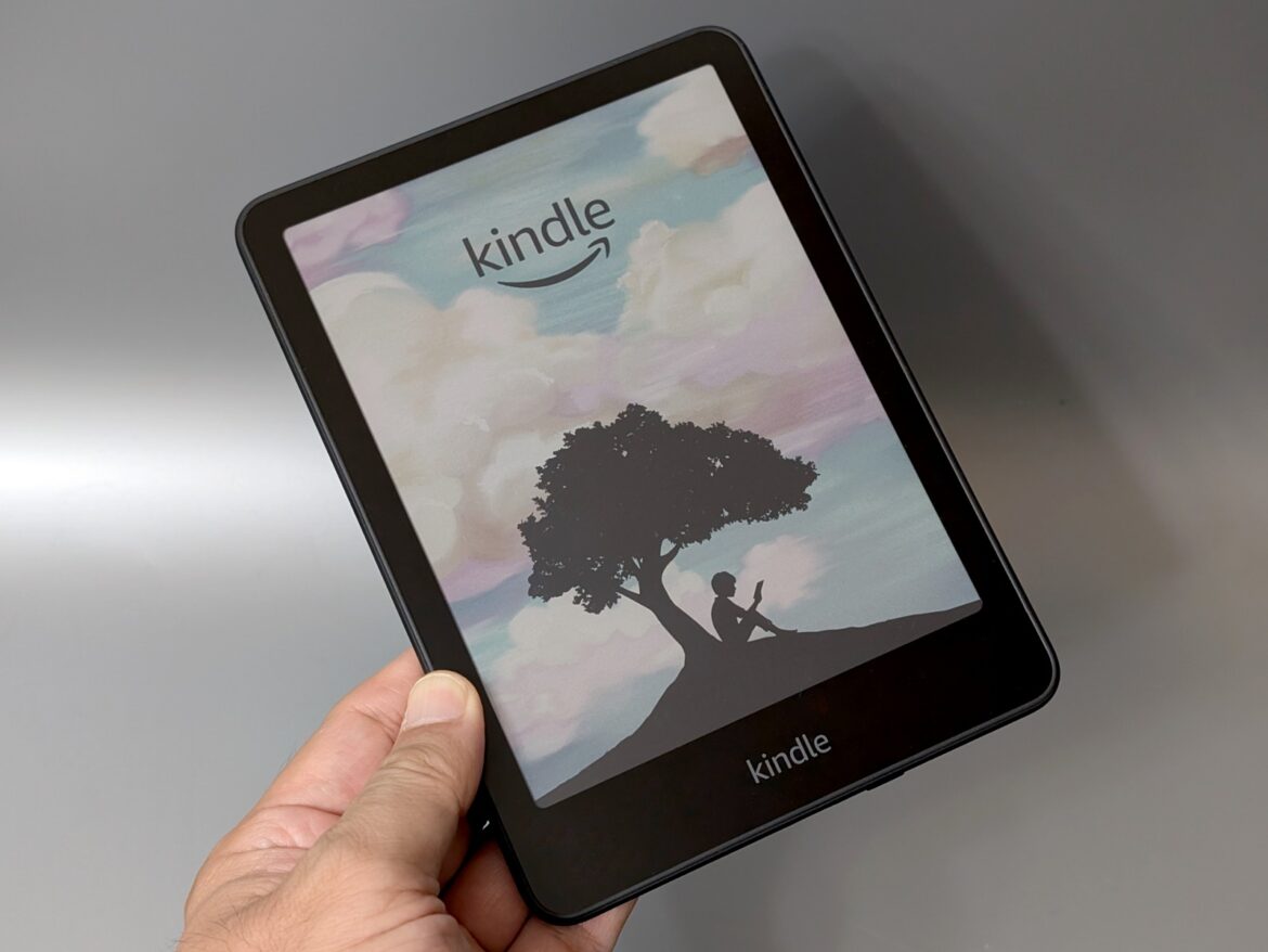 【山口真弘の電子書籍タッチアンドトライ】モノクロの時代は終わった？Amazon初のカラーE Ink端末「Kindle Colorsoft」を試す - PC Watch