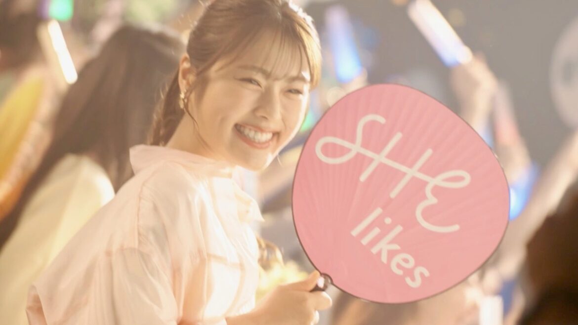 渋谷凪咲、まぶしい笑顔！／SHElikes CM＋メイキング