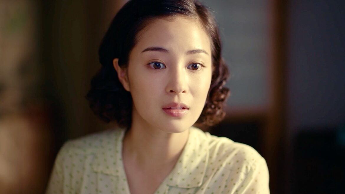 広瀬すず、米兵と熱い抱擁する二階堂ふみに憧れ…夫・松下洸平との朝食も／映画『遠い山なみの光』本編映像