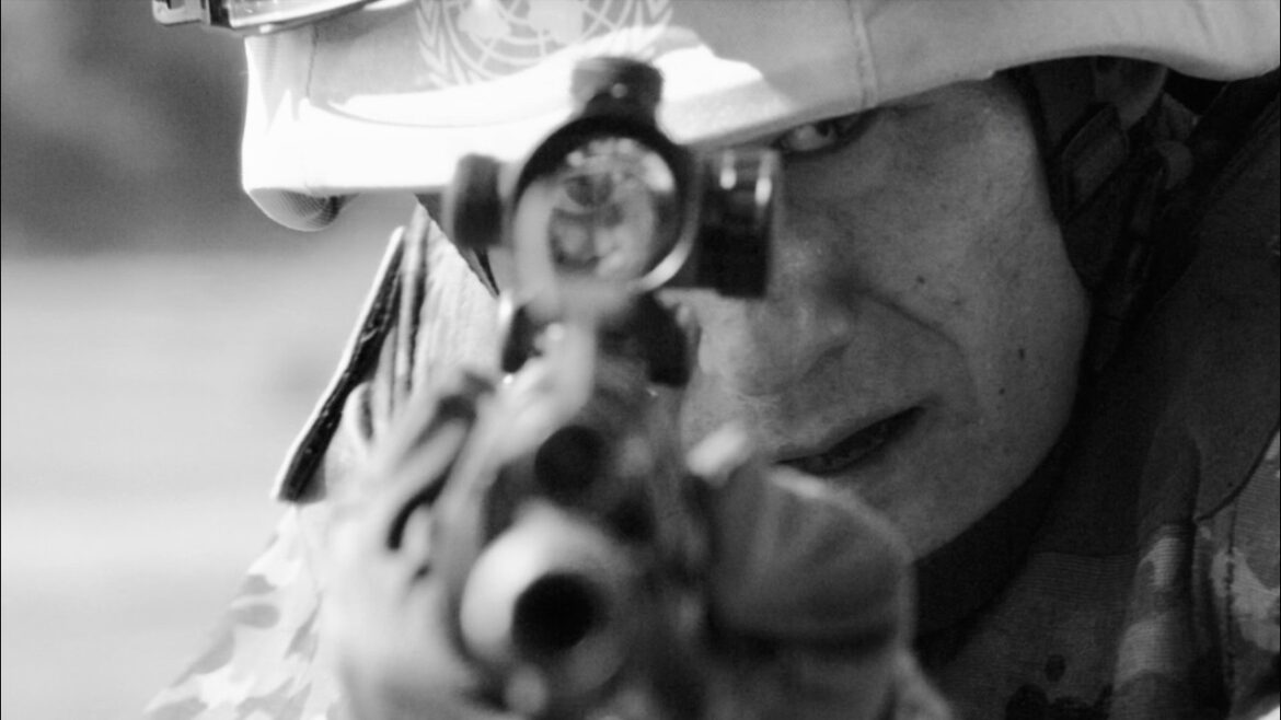 美しいはずの花火が元自衛官のトラウマ体験を再び目覚めさせる/映画『火の華』特別映像 美しいはずの花火が元自衛官のトラウマ体験を再び目覚めさせる/映画『火の華』特別映像