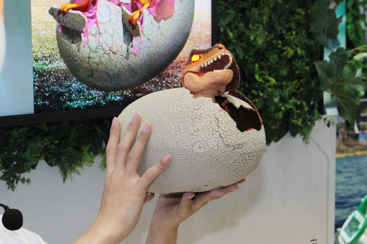 卵からT-レックスが生まれる!「うまれて!ウーモ ジュラシック・ワールド T-レックスエッグ」の孵化の瞬間!【#東京おもちゃショー】 – HOBBY Watch 卵からT-レックスが生まれる!「うまれて!ウーモ ジュラシック・ワールド T-レックスエッグ」の孵化の瞬間!【#東京おもちゃショー】 - HOBBY Watch