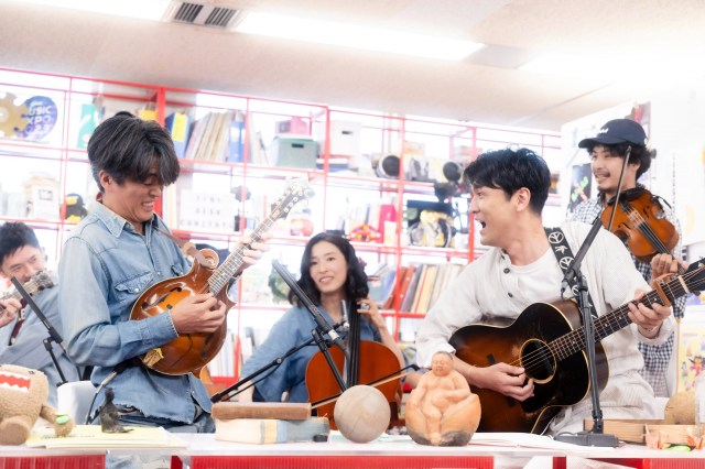 森山直太朗、NHKで“アメリカ民族音楽研究会”のライブ? 優しく力強いブルーグラスサウンドで魅了 『tiny desk concerts JAPAN』に登場(ORICON NEWS)|dメニューニュース(NTTドコモ) 森山直太朗、NHKで“アメリカ民族音楽研究会”のライブ? 優しく力強いブルーグラスサウンドで魅了 『tiny desk concerts JAPAN』に登場