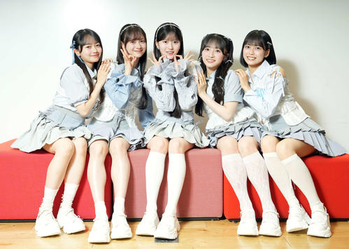 OGも参加AKB48の新曲 未来担う若手選抜メンバーらの決意「ただの記念シングルじゃなく」 – nikkansports.com 新曲「Oh my pumpkin!」の先発メンバーに選ばれ笑顔を見せる、左から花田藍衣、伊藤百花、八木愛月、秋山由奈、新井彩永(撮影・たえ見朱実)