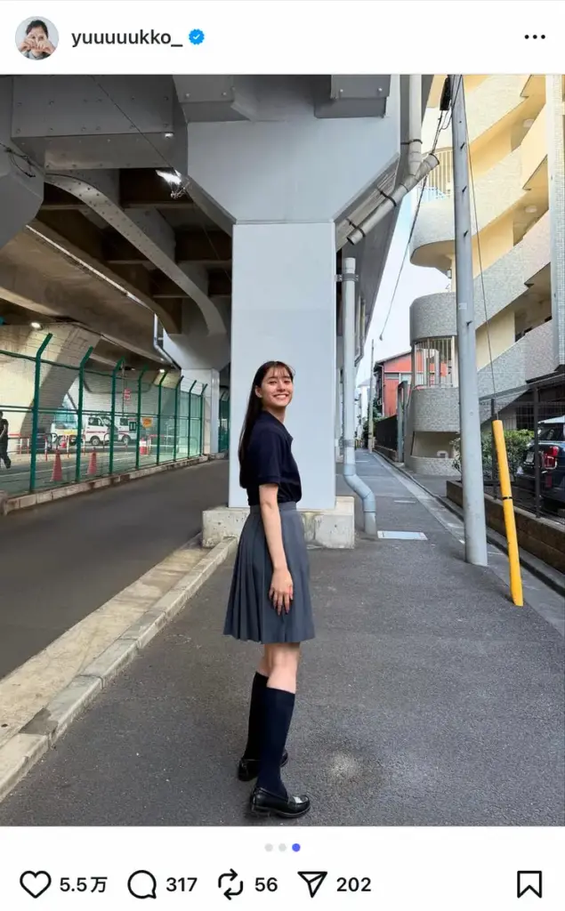 新木優子　ドラマで「高校生時代」演じ…制服姿オフショットに大反響「スタイル良すぎる」「最高です」 - スポニチ Sponichi Annex 芸能