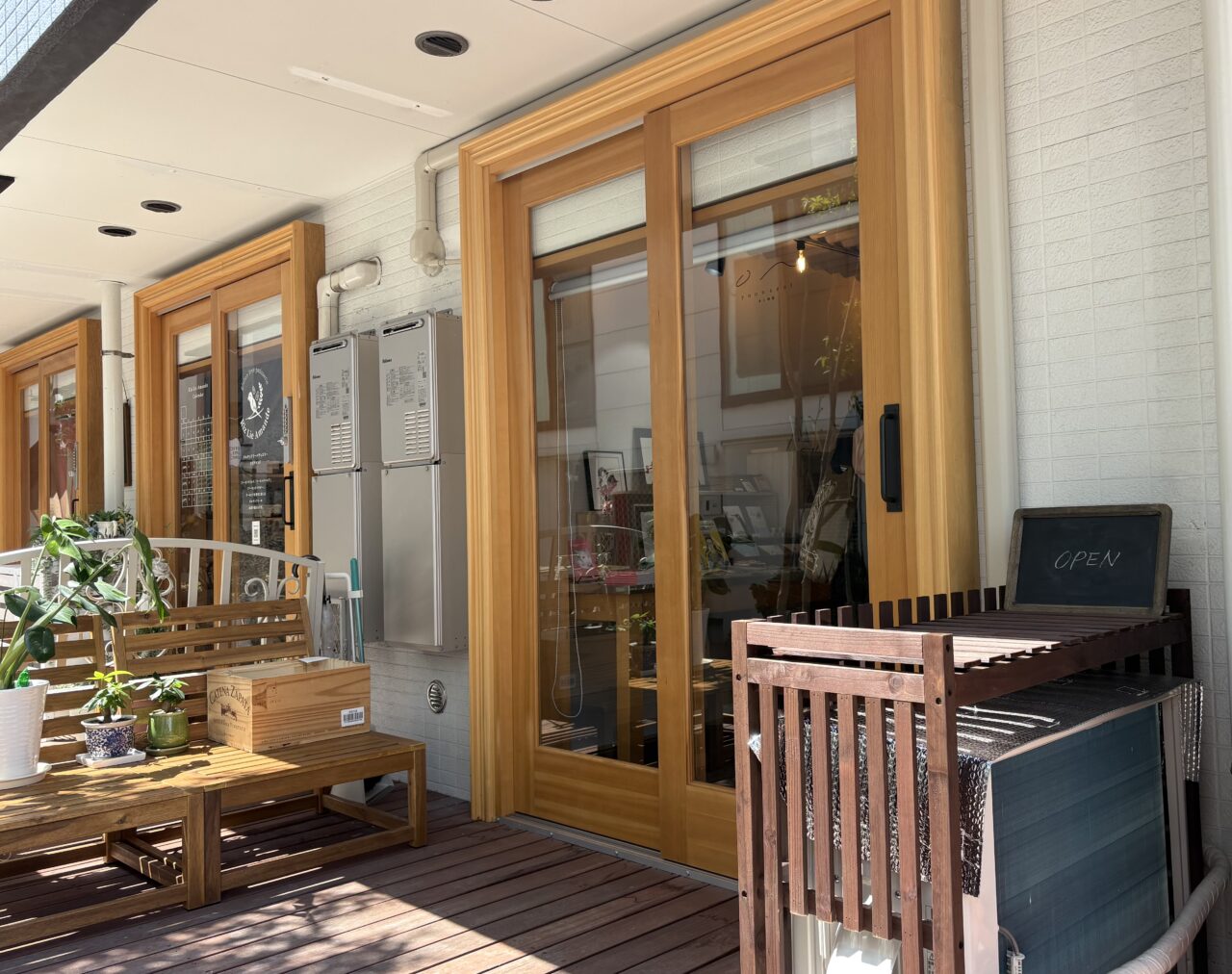 瑞江にオープンした本と物語ユンスル