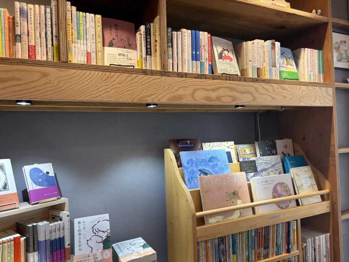 【江戸川区】8/16(土)OPEN!新しい形のお洒落な本屋さん!店主セレクトの韓国文学やカルチャーに出会えます | 号外NET 江戸川区 瑞江にオープンした本と物語ユンスル