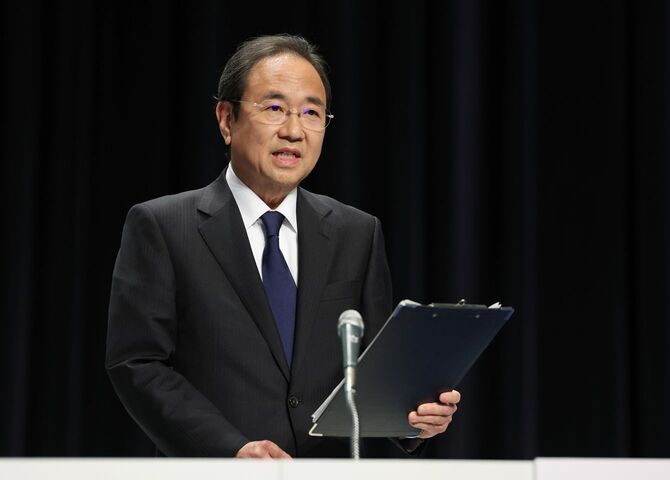 第三者委員会の調査結果公表を受け、記者会見するフジテレビの清水賢治社長＝2025年3月31日、東京都港区