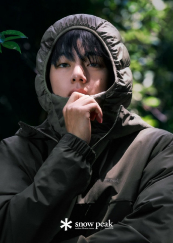「BTS」V、「Snow Peak Apparel」のブランドモデルに抜てき… 25FWグラビア公開