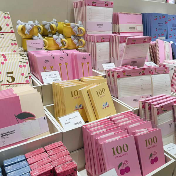 フライングタイガーのノート売り場