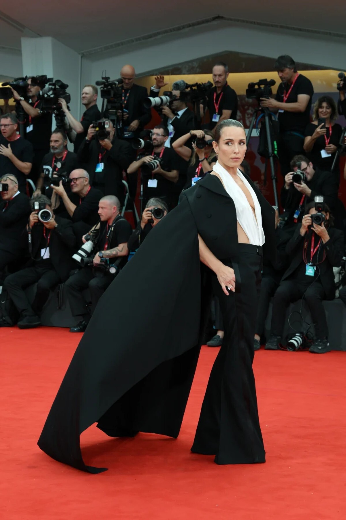 マックイーンを着たノオミ・ラパスさん/Mondadori Portfolio/Marilla Sicilia/Sipa