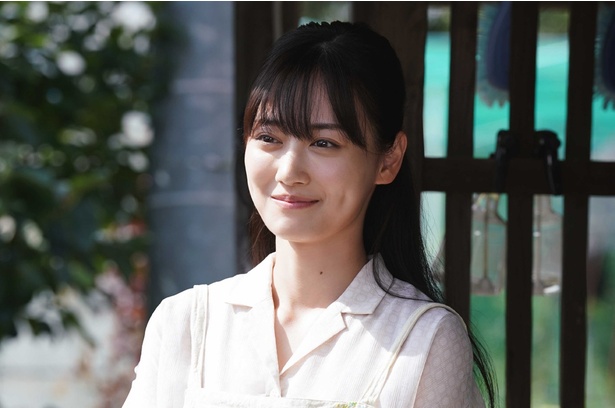 雄司の高校時代の先輩でもある妻の夕里子