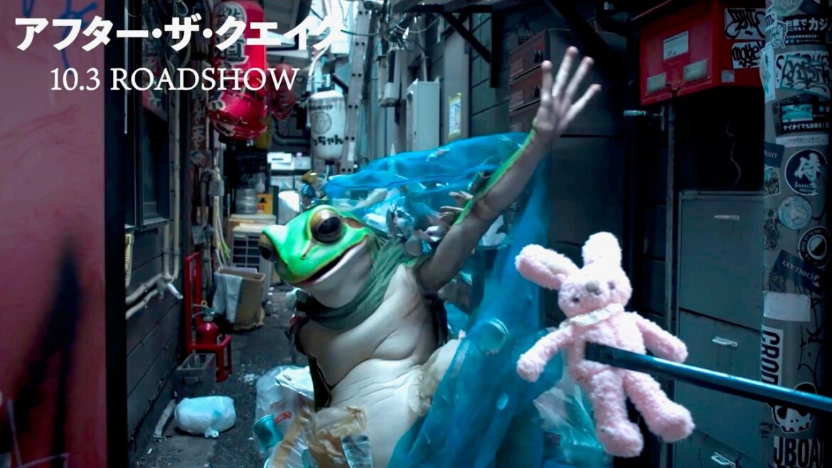 かえるくん(のん)「ははははは」不気味な笑い声で佐藤浩市が驚きのけぞる／映画『アフター・ザ・クエイク』本編映像