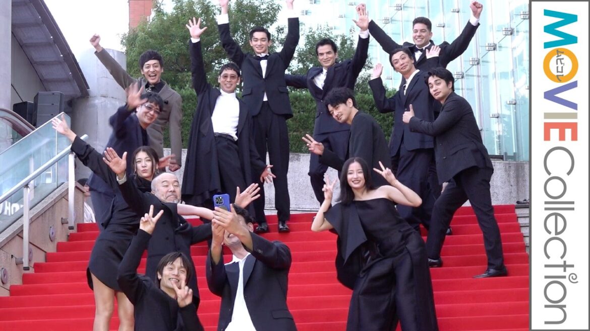 妻夫木聡、広瀬すず、窪田正孝らがレッドカーペットで自撮り!/映画『宝島』東京プレミア 妻夫木聡、広瀬すず、窪田正孝らがレッドカーペットで自撮り!/映画『宝島』東京プレミア