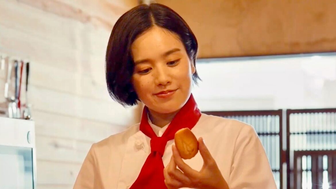 筧美和子、愛情たっぷり“ご自慢スイーツ”振る舞う／映画『オオムタアツシの青春』本編映像