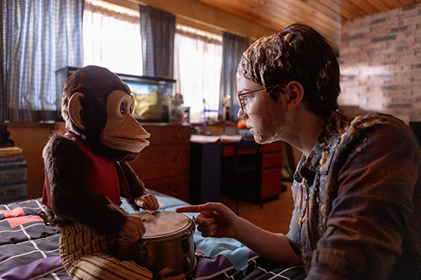 映画『THE MONKEY/ザ・モンキー』批評、デート向き映画判定、キッズ&ティーン向き映画判定 映画『THE MONKEY/ザ・モンキー』クリスチャン・コンヴェリー