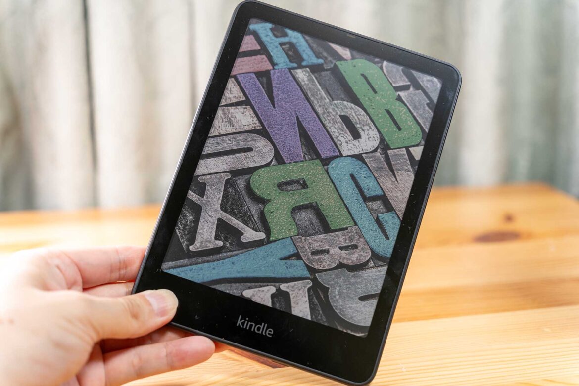 【ミニレビュー】カラーマンガ読める「Kindle Colorsoft」で感じた“色”の力。湧き上がる“過去の銘機”への想い - AV Watch