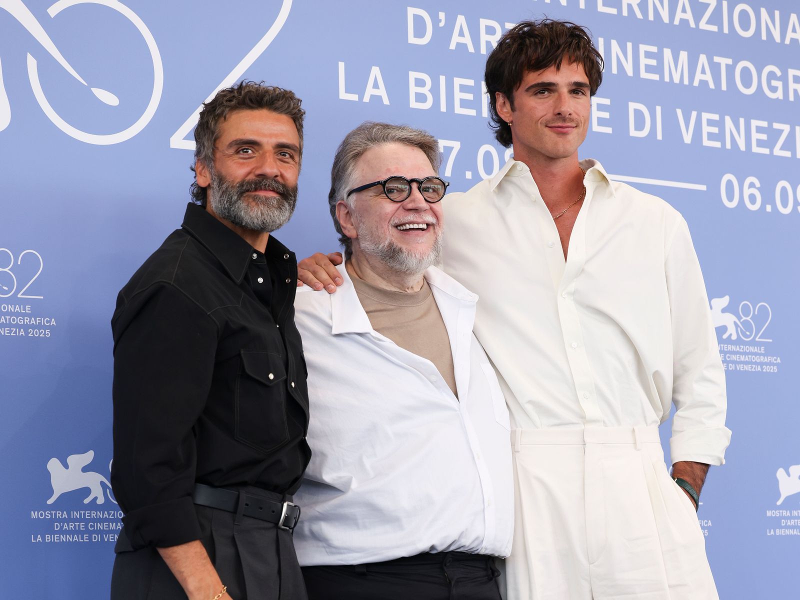 オスカー・アイザック、ジェイコブ・エロルディ、ギレルモ・デル・トロ監督『フランケンシュタイン』Oscar Isaac Guillermo del Toro and Jacob Elordi attend the Frankenstein...