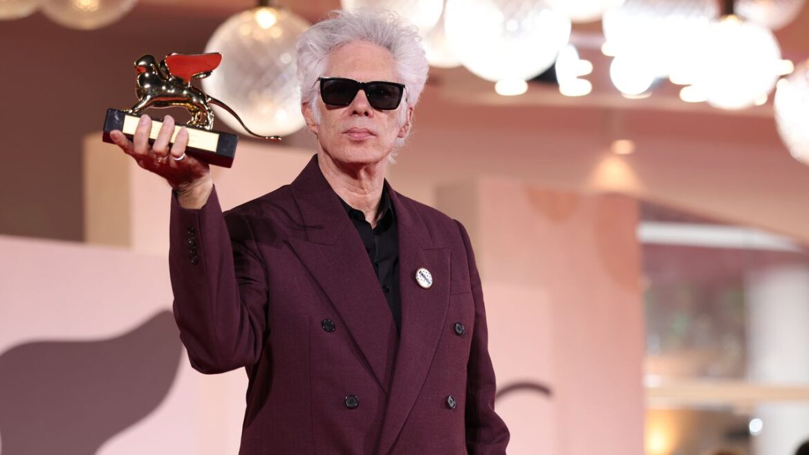 ヴェネチア国際映画祭2025、ジム・ジャームッシュ監督作『Father Mother Sister brother』が最高賞の金獅子賞! ガザの悲劇を描く『ヒンド・ラジャブの声』は審査員大賞 ヴェネチア国際映画祭2025、ジム・ジャームッシュ監督作『Father Mother Sister brother』が最高賞の金獅子賞! ガザの悲劇を描く『ヒンド・ラジャブの声』は審査員大賞