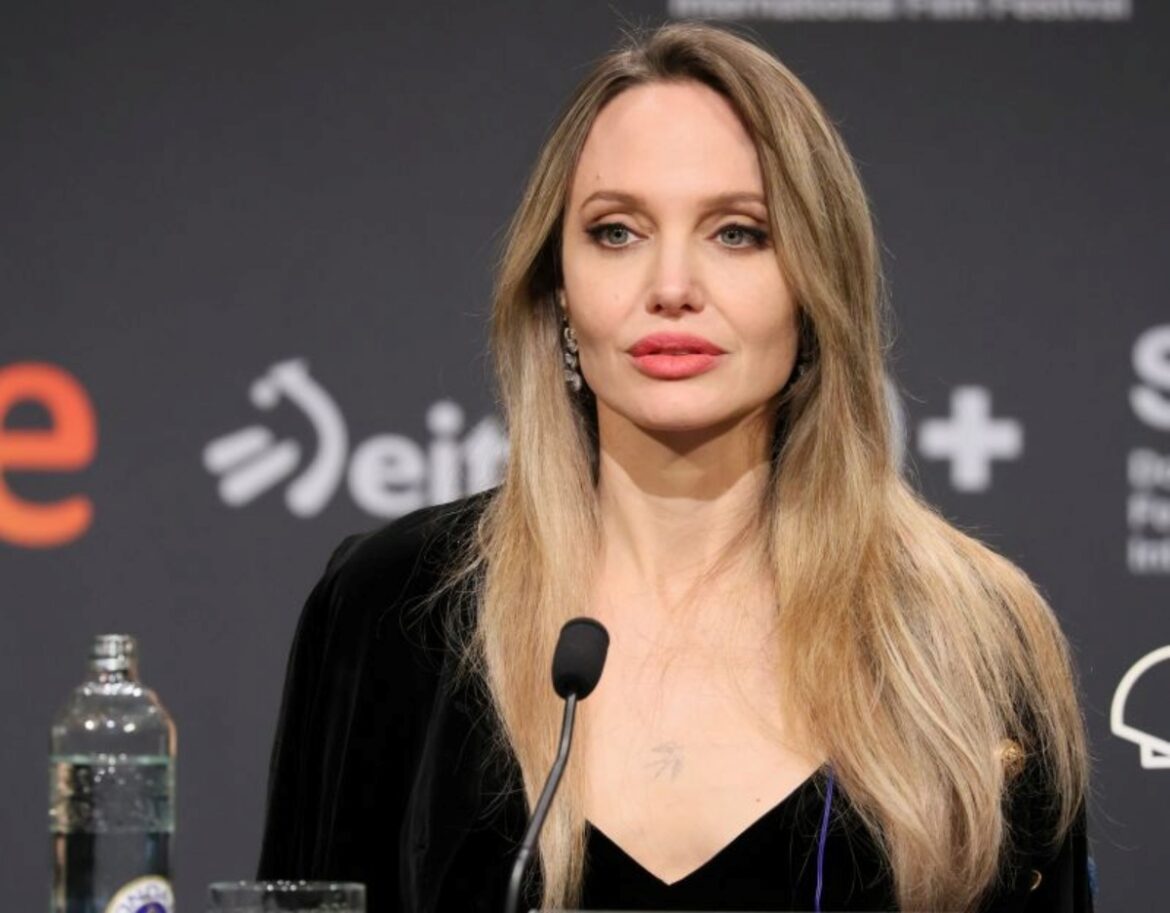 アンジェリーナ・ジョリー、米国を愛しているが「現状は認めていない」 言論の自由めぐる論争受け - CNN.co.jp