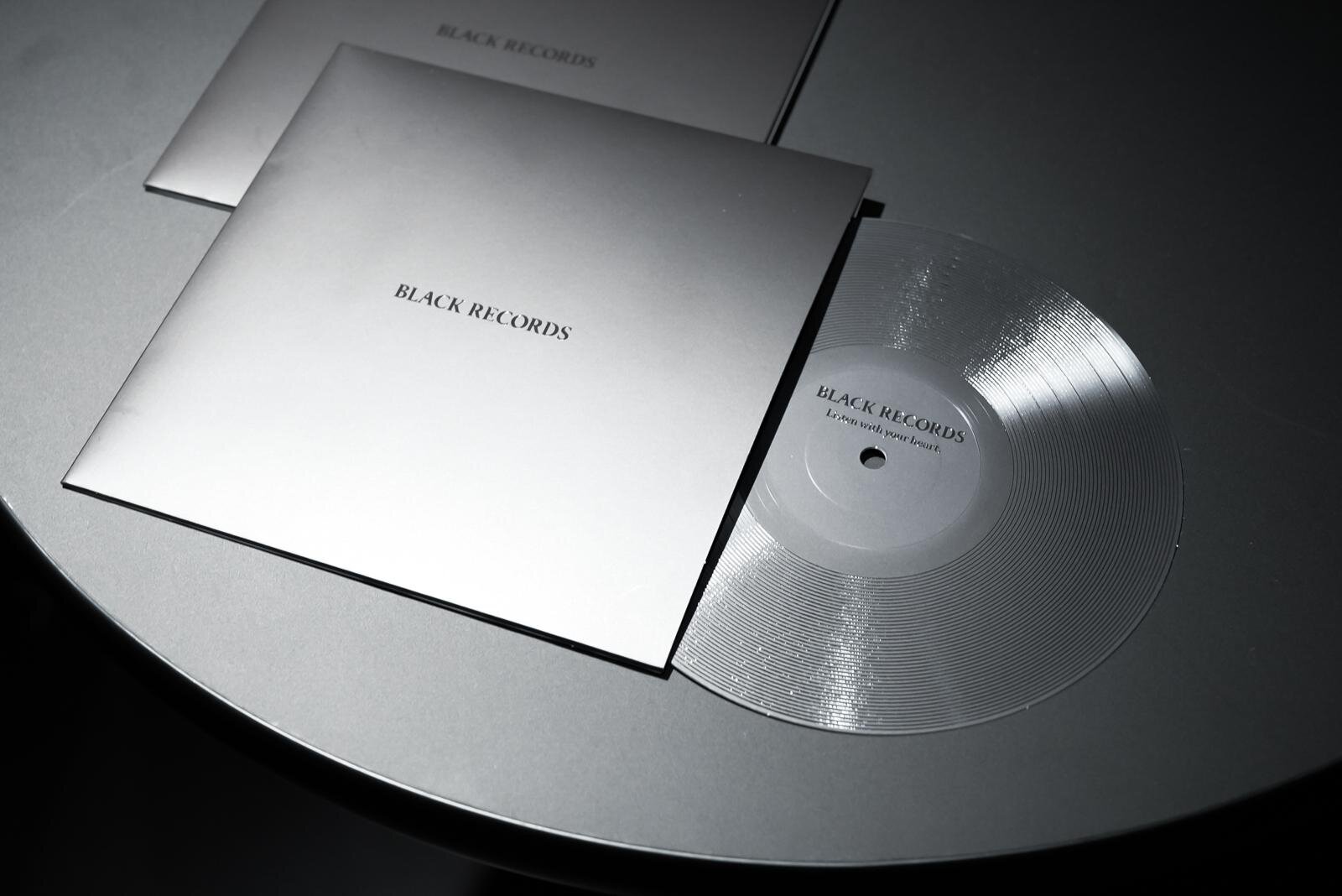 SKY-HI率いるBMSG“黒塗り”レコードショップが渋谷に、カバーアートのない音楽と出会う場所｜写真11