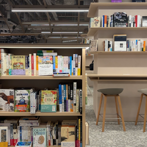 「ニュウマン高輪」にオープンした「BUNKITSU TOKYO（ブンキツ トーキョー）」のBOOK BIOTOP（ブック ビオトープ）