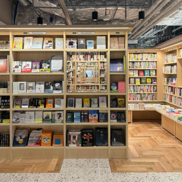 「ニュウマン高輪」にオープンした「BUNKITSU TOKYO（ブンキツ トーキョー）」の『ろじ』