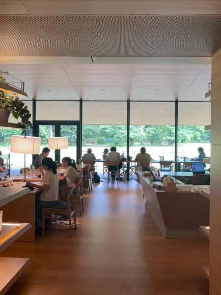 東京・西東京市の無料で利用できる「まちライブラリー@MUFG PARK」の館内