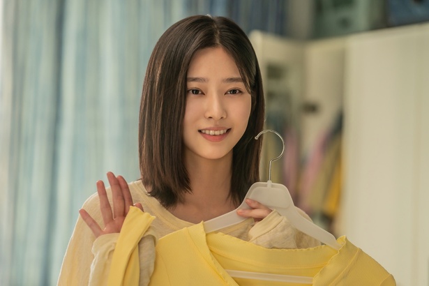 【写真を見る】元IZ*ONEのキム・ミンジュが、聴覚障がい者ながら水泳のオリンピック代表を目指すガウルの笑顔もまぶしい！